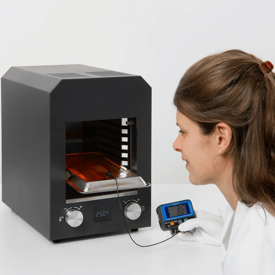 FHF06 high-temperature foil sensor installed within an oven for real-time heat flux monitoring.